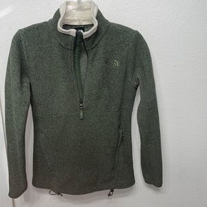 Women’s The North Face Pull over 1/4 zip jacket
